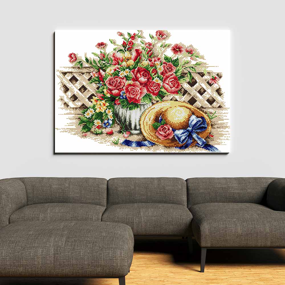 Kreuzstich - Blumenvase mit Sommerhut | 50x40 cm - Diy - Fadenkunst