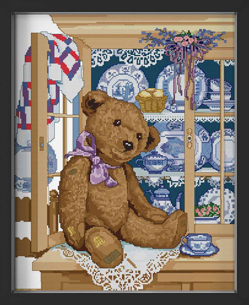Kreuzstich - süßer Teddy vor Vitrine | 40x50 cm - Diy - Fadenkunst