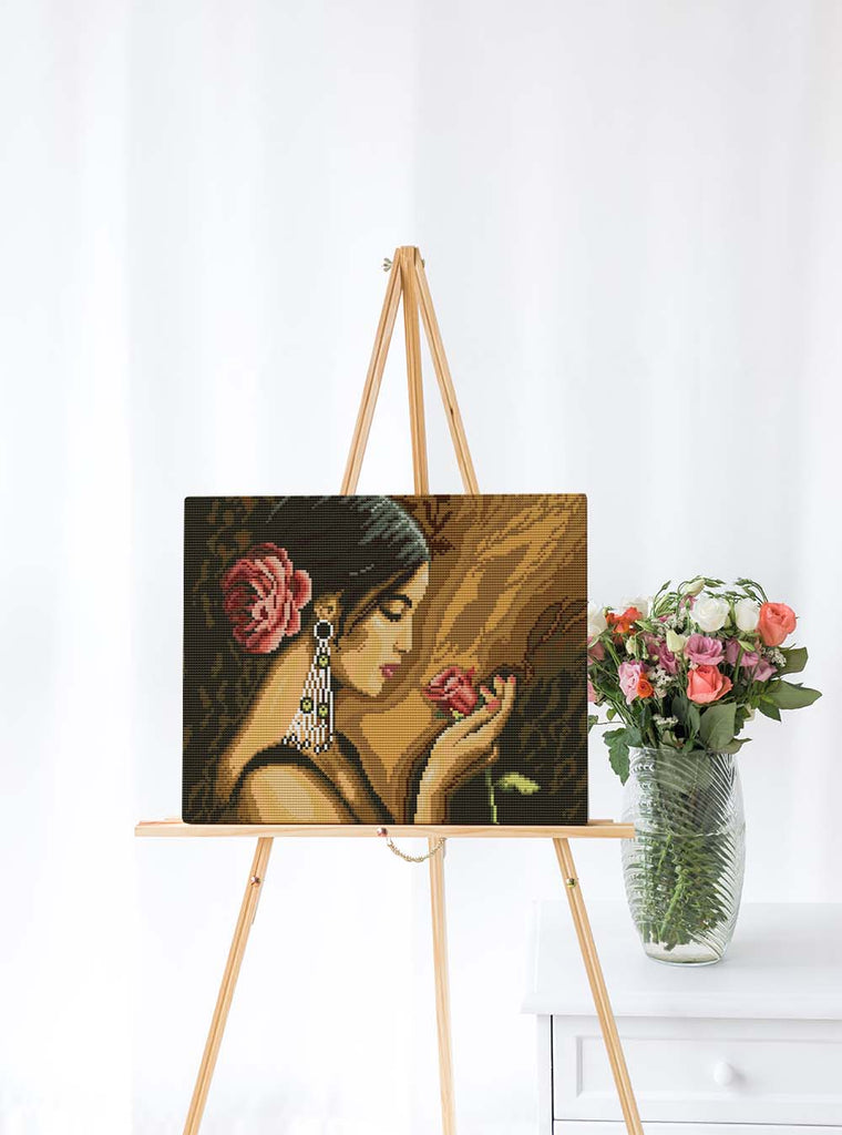 Kreuzstich -  schöne Frau mit Rose | 30x30 cm - Diy - Fadenkunst